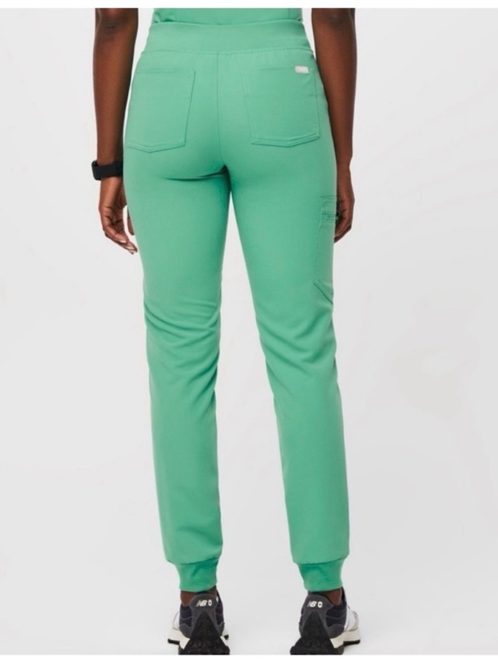 Figs Women’s Zamora Surgical Green Scrubs Joggers.   Size Small - Picture 2 of 14